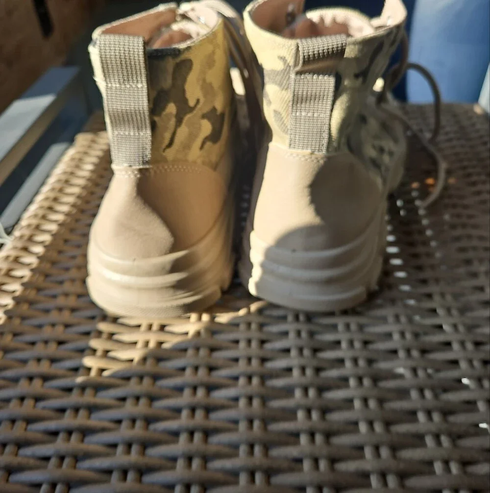 Men's Tactical Lace-Up Boots in Desert Camouflage Tan
